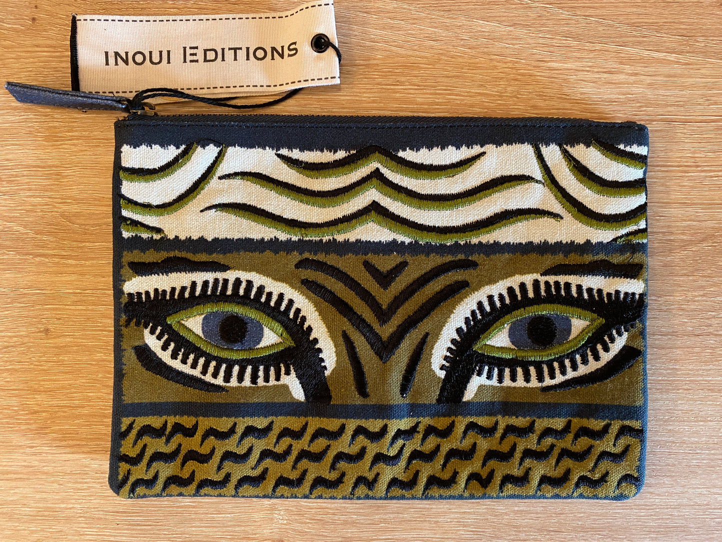 Pochette brodée INOUI MANTRA EYES